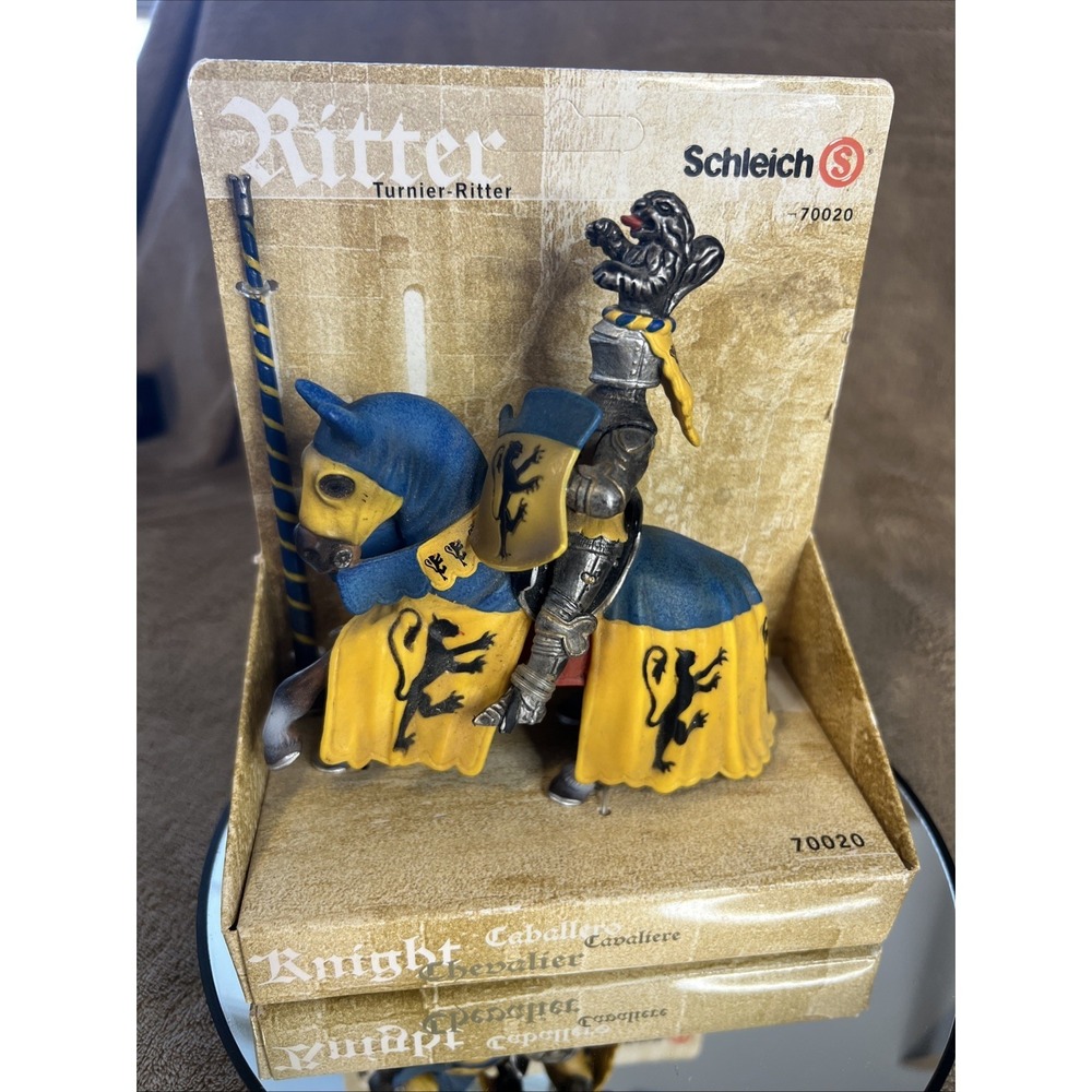 Schleich Blue Yellow‎ Lion Coat Of Arms Tournament Knight # 70020 New In Box